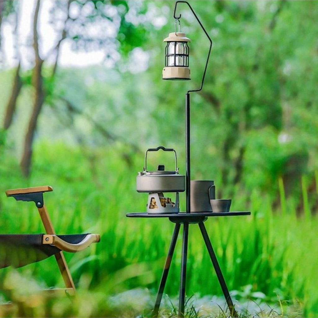 Đèn cắm trại dụng cụ lí tưởng khi đi cắm trại.