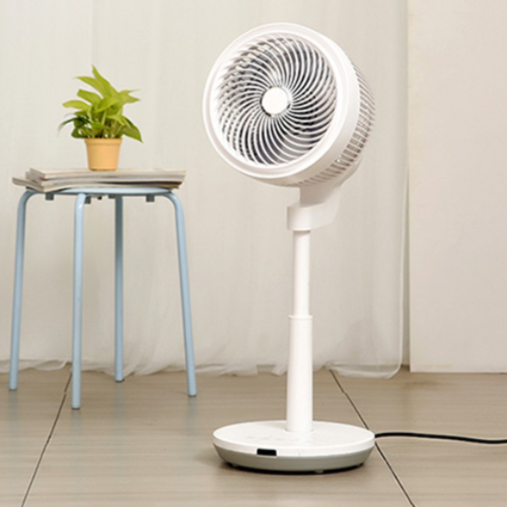 Quạt tích điện tích hợp phun sương phù hợp cho ngày hè oi nóng.