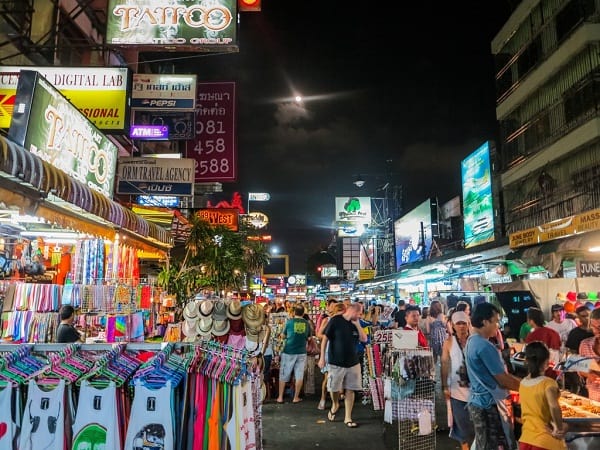 Những khu mua sắm giá rẻ nhất định phải đến tại Bangkok