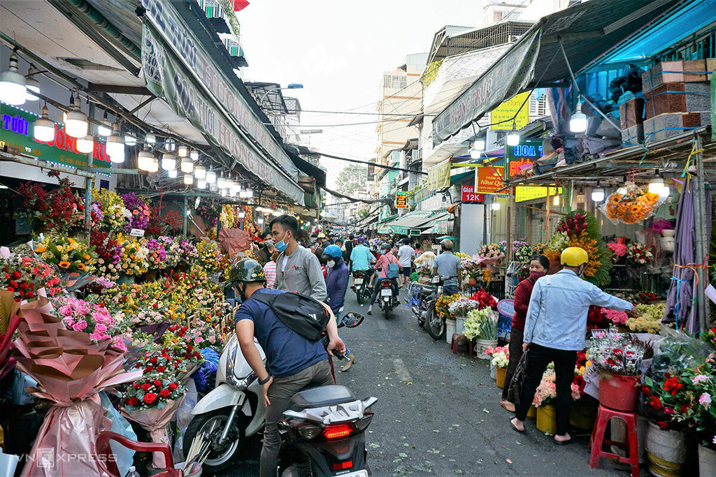 Chợ hoa Hồ Thị Kỷ