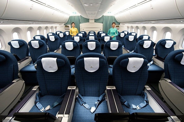Các loại hạng ghế ngồi trên máy bay và lưu ý khi chọn chỗ ngồi